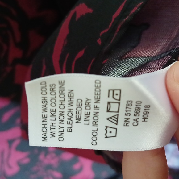 Medium Maurices Woman's Flowery Black and Magenta Skirt - Picture 6 of 9